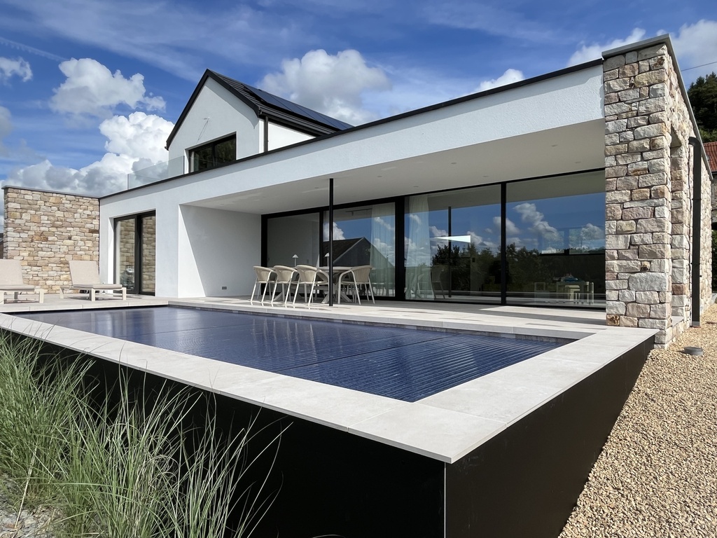 <FileStorage: '2025-09-01 15.45.26.jpg' ('image/jpeg')>