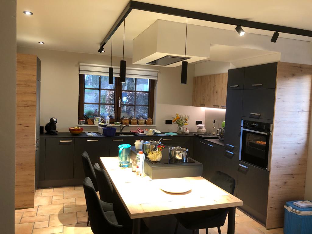 <FileStorage: 'Cuisine Claude Flohimont (2).jpg' ('image/jpeg')>